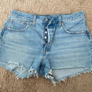 Women’s denim Levi shorts